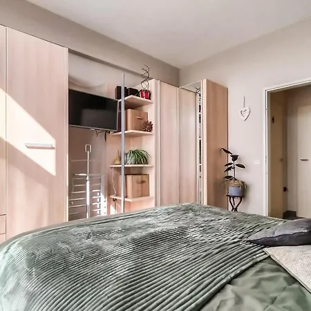 Apartment 1 Bedroom Front In *