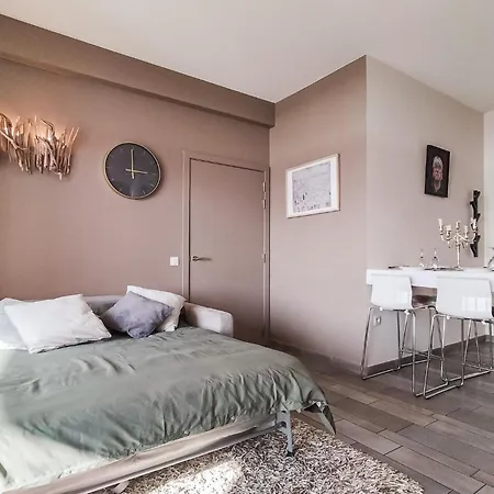 1 Bedroom Front In *